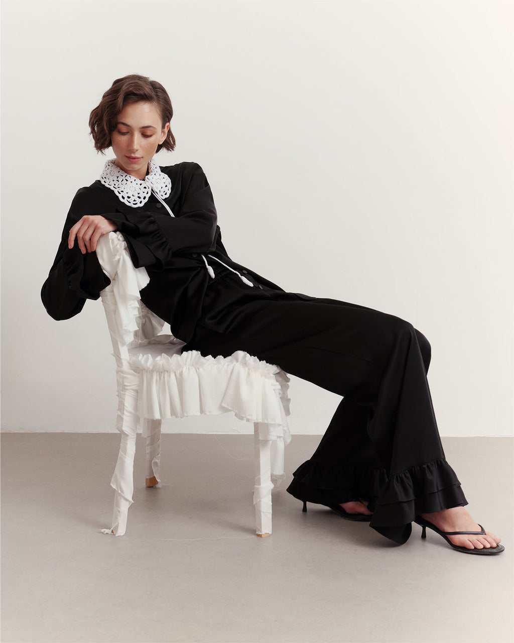 Wide trousers with ruffles