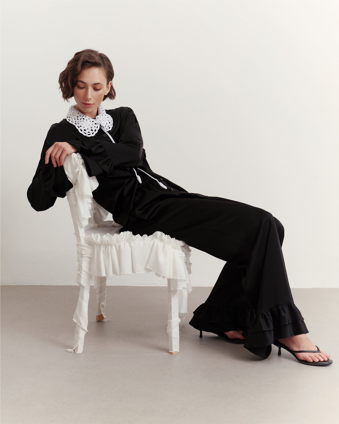 Wide trousers with ruffles