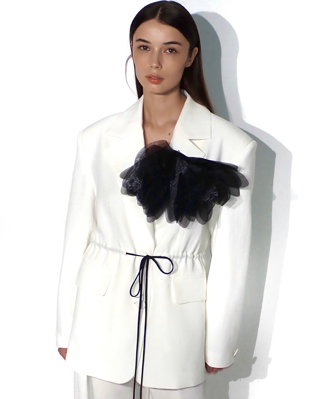 Classic blazer with detachable flower in ivory