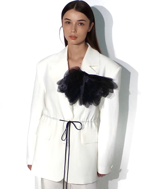 Classic blazer with detachable flower in ivory