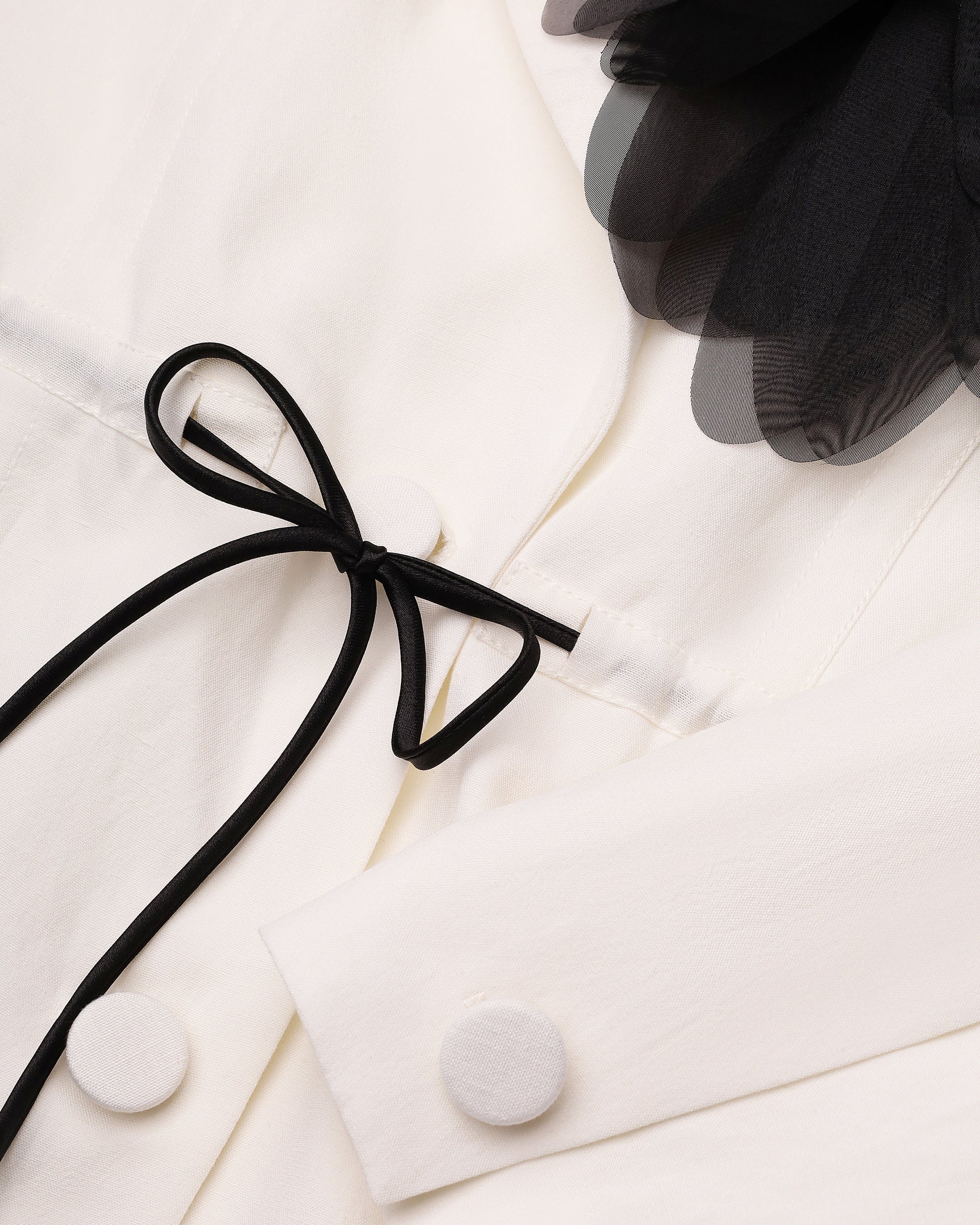 Classic blazer with detachable flower in ivory