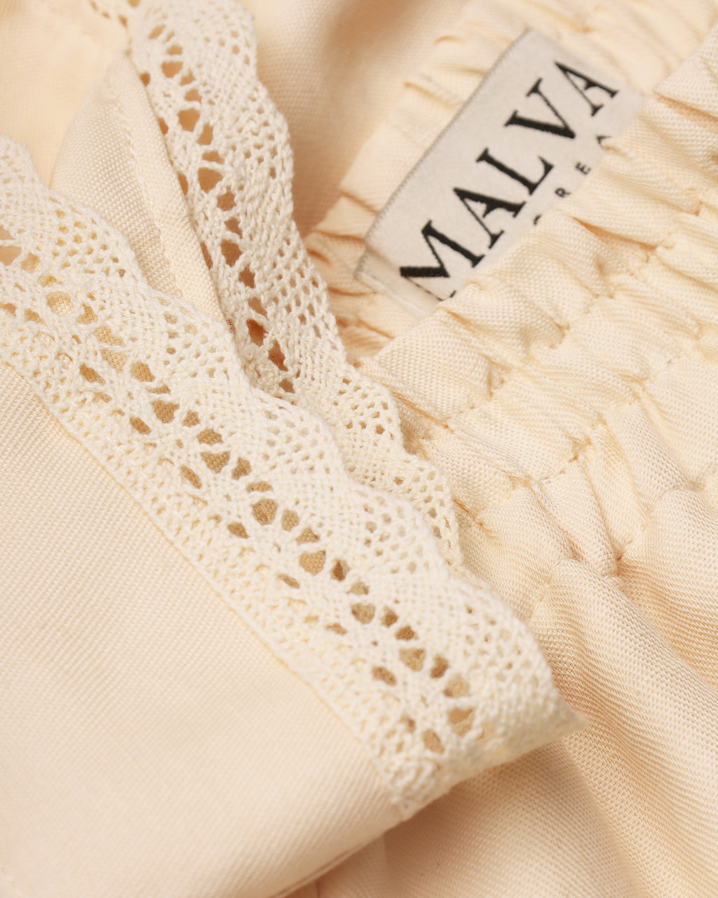 Lace-trimmed high-waisted shorts in light apricot