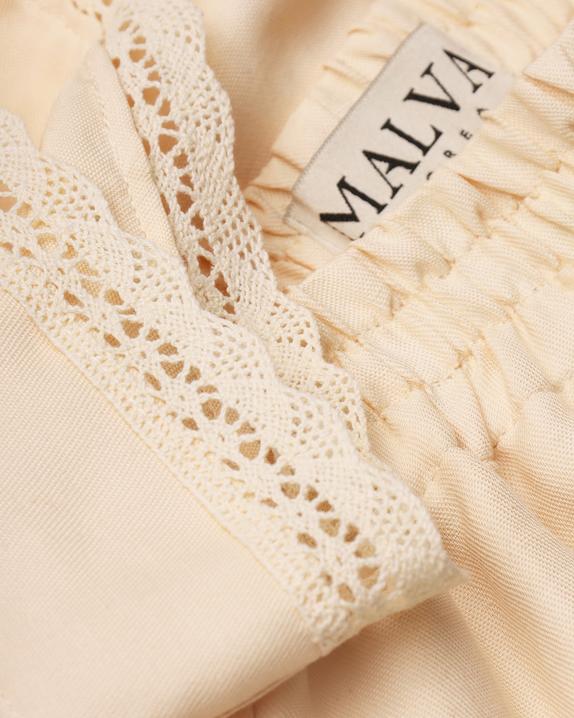 Lace-trimmed high-waisted shorts in light apricot