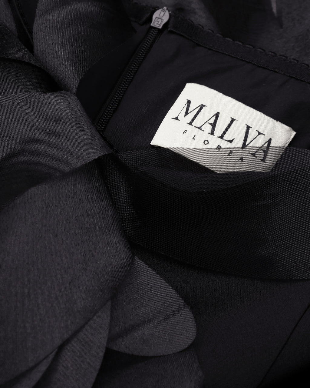 Fitted floral-appliqué mini skirt in black