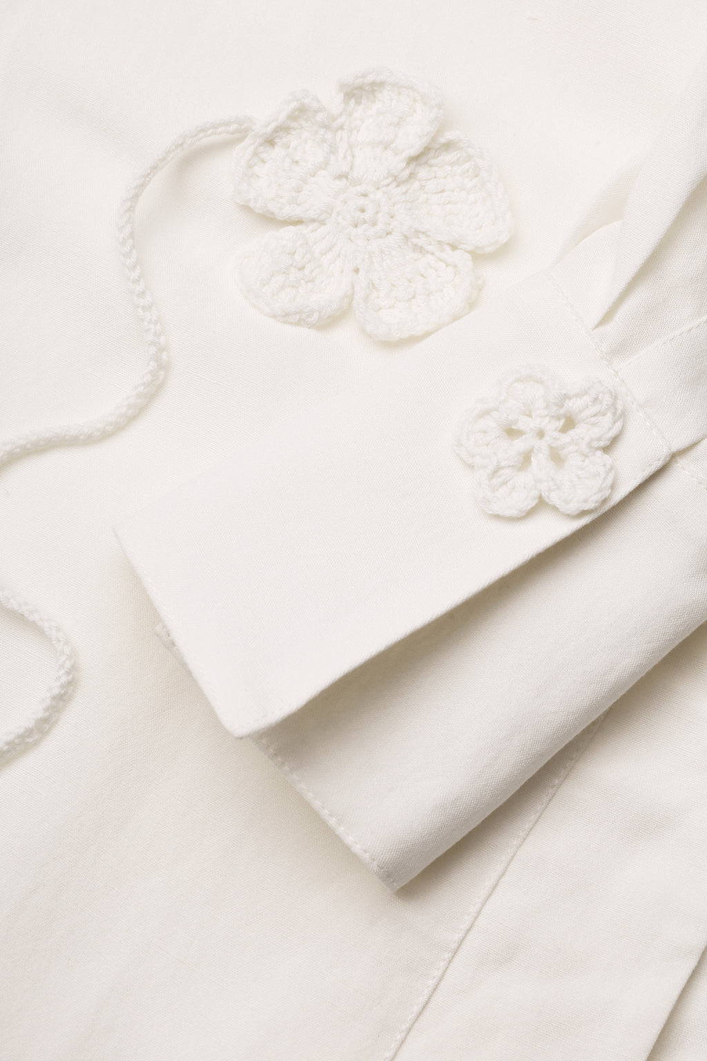 Linen-viscose blouse with crochet florals in ivory