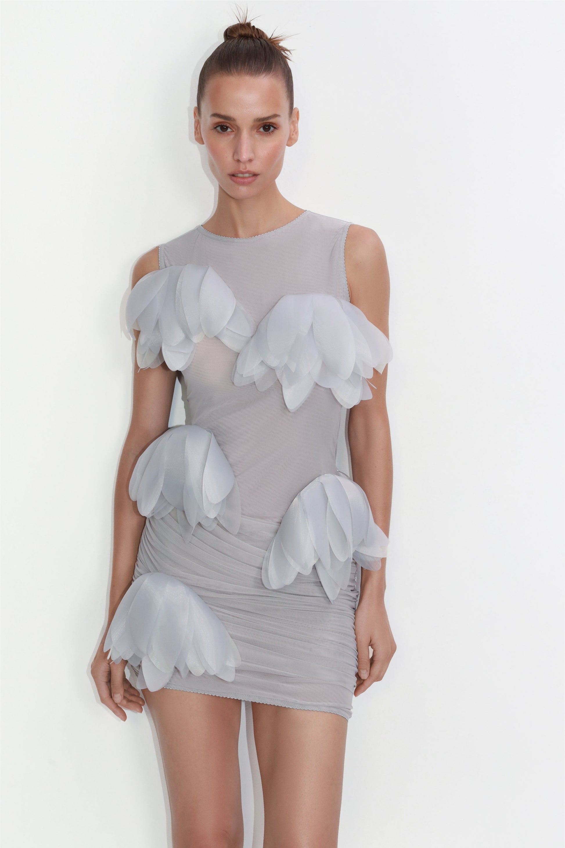 Fitted mini dress in ruched mesh with 3D floral appliqués