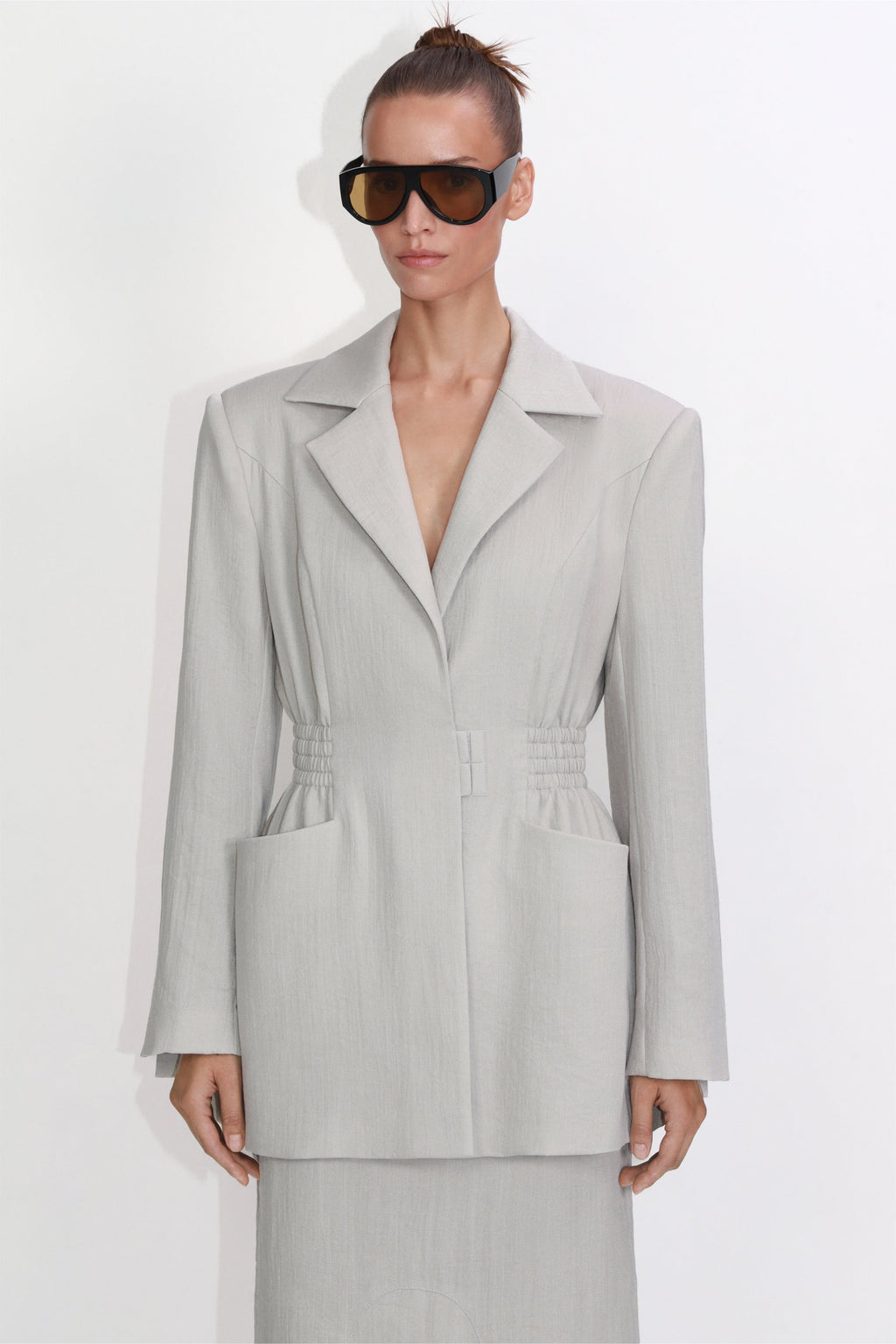 Tailored jacket with structured shoulders and elastic waist