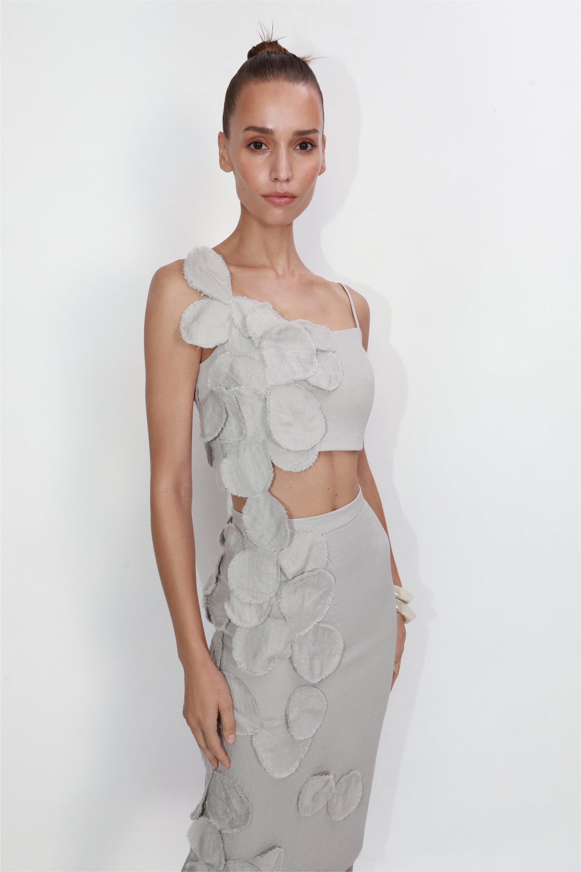 Circular floral-appliqué cropped top in gray