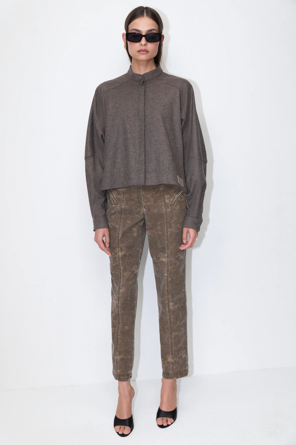 Curved-Slit Weathered Pants in Brown