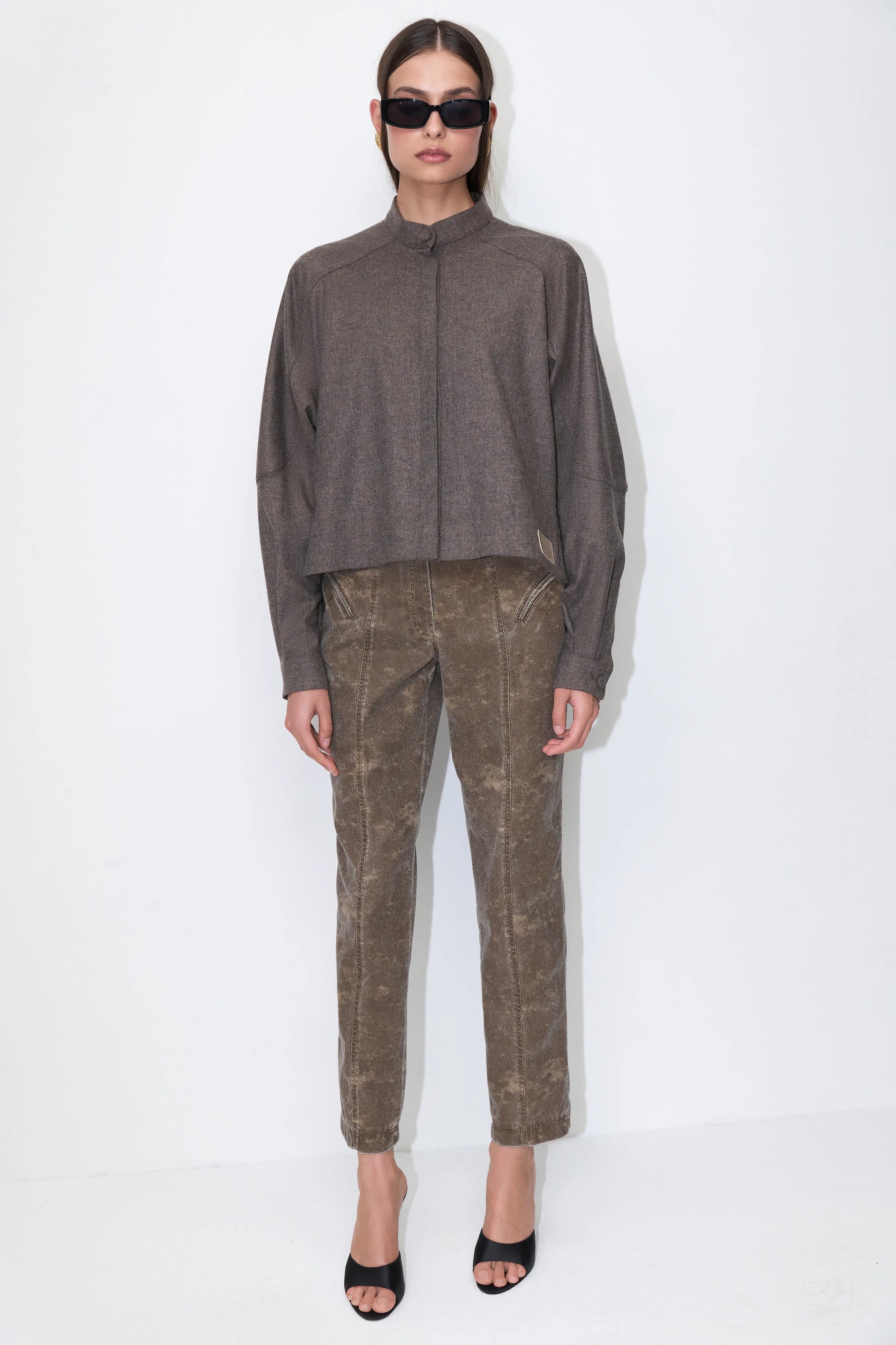 Curved-Slit Weathered Pants in Brown
