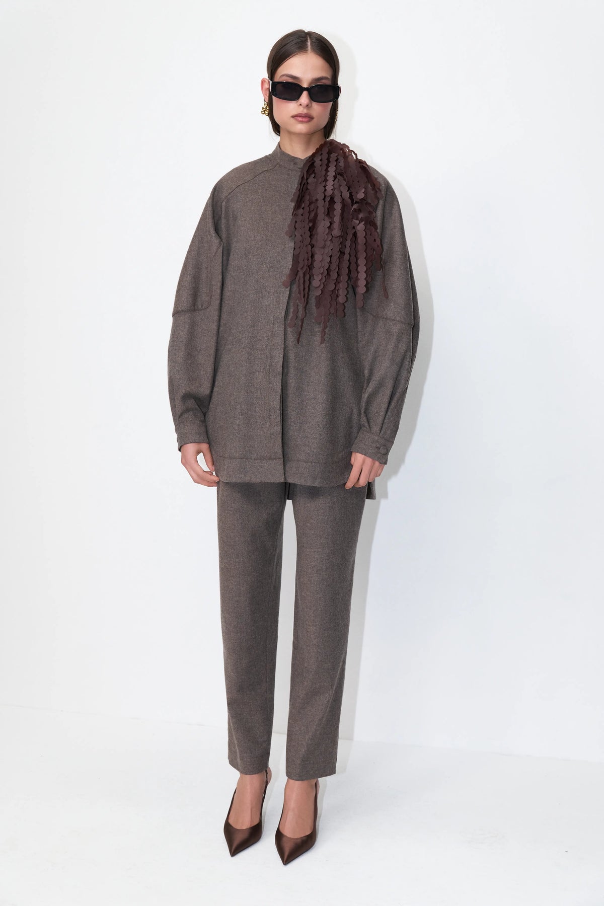 Curved-Slit Tailored Pants in Brown